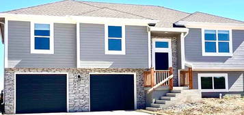 709 Summer Dawn Cir, Belton, MO 64012