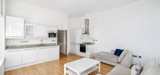 Flat to rent in Carpenters Arms Apartments, Welsford Street, London SE1