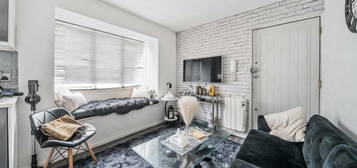 Studio flat for sale