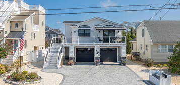 261 Division Ave, Surf City, NJ 08008