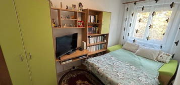 De vanzare 3 camere ,renovat, mobilat, utilat, parcare, 33000 e