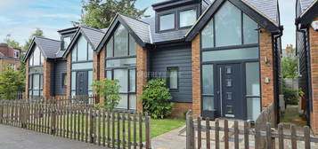 Detached house to rent in Edeleny Close, London N2