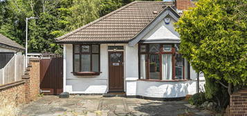 Semi-detached bungalow to rent in Howard Road, Upminster RM14