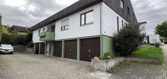 Renovierungsbedürftige 2-Zi.-EG-Wohnung mit Garage