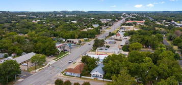 102 N  Olive St, Fredericksburg, TX 78624