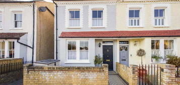 4 bedroom end of terrace house for sale