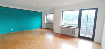 3 Zimmer Wohnung mit Garage und blick auf dem Wald