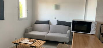 Studio meublé  à louer, 1 pièce, 22 m², Étage 3/4