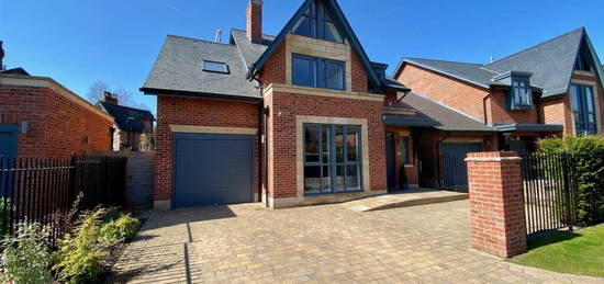 4 bedroom detached house