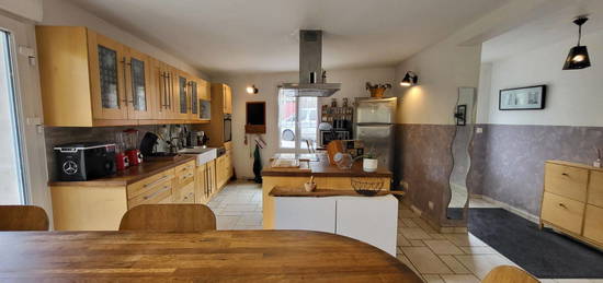 Maison de village  à vendre, 7 pièces, 3 chambres, 181 m²