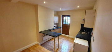 4 bed terraced house to rent