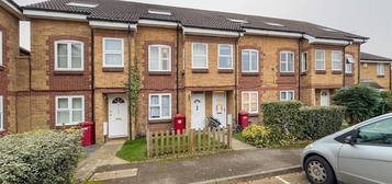 Flat to rent in Maplin Park, Langley, Slough SL3