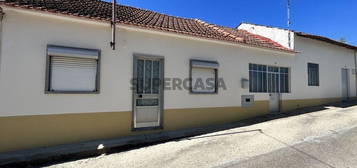 Casa de aldeia T3 em Alcanede de 192,00 m²