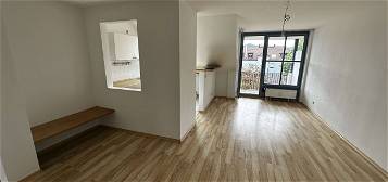Ansprechende 2-Zimmer-Wohnung mit Balkon und EBK in Rosenheim/ Happing