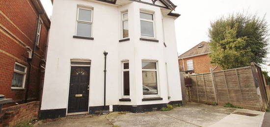 5 bed detached house to rent