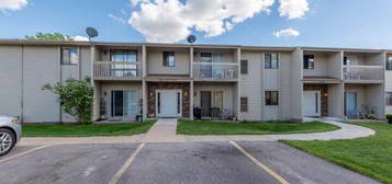 645 Westridge Dr #10, West Bend, WI 53095