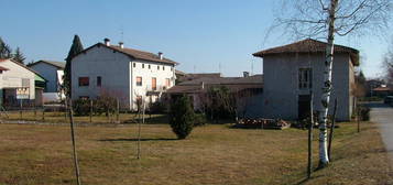 Casa con rustico e giardino