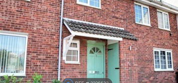 3 bed semi-detached house to rent