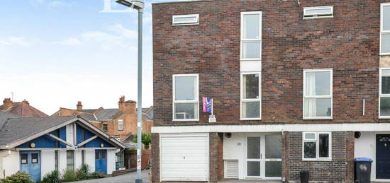 4 bedroom semi-detached house