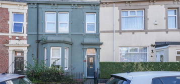 5 bed terraced house for sale