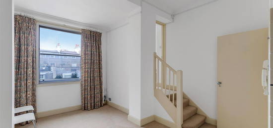 Flat to rent in Queen's Gate Terrace, London SW7