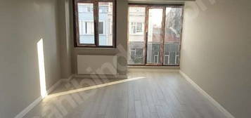 SARIGÜZEL CADDE ÜSTÜNDE 130 M2 LÜKS DAİRE