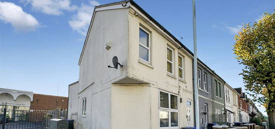 Flat to rent in Southfield Road, Worthing BN14