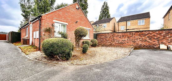 Detached bungalow to rent in Dean Road, Scunthorpe DN17