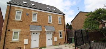 3 bedroom semi-detached house to rent