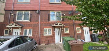 4 bedroom terraced house