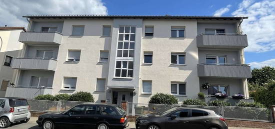 Moderne, renovierte Wohnung mit Balkon