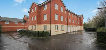 Flat to rent in Padstow Road, Swindon SN2