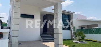 Casa en Venta con Alberca Fraccionamiento Lomas de Cocoyoc, Morelos