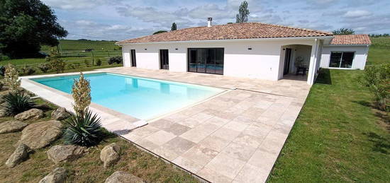 Villa récente de 201m2 avec de belles prestations, piscine 6 x 14m et garage 49m2