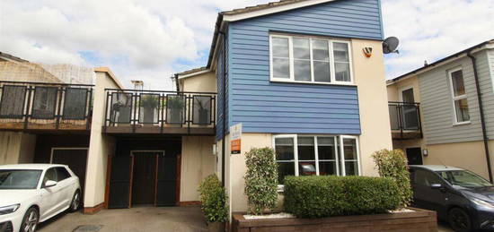 1 bedroom detached house