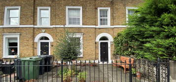 Flat to rent in Claylands Road, London SW8