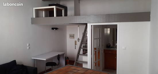 Appartement avec mezzanine de 31m2 dans centre historique d'Aix