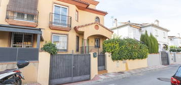 Chalet pareado en venta en calle Las Parras, 20