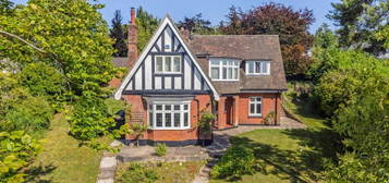 5 bedroom detached house