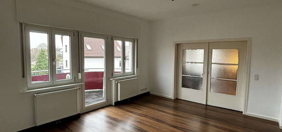 Helle, attraktive 2 Zimmerwohnung, mit Balkon und EBK