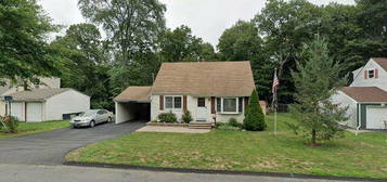 28 Cara Dr, Nanuet, NY 10954