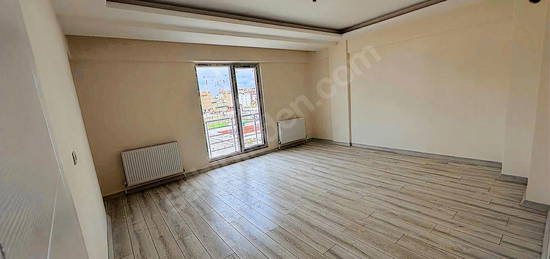 SATILIK KEVSER CAMİ OSMANCIK CADDE ARASINDA 3+1 sıfır daire