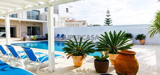 Moradia t5 de luxo em Buarcos com vistas de mar