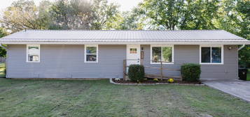 221 Sunshine Street, Marshfield, MO 65706