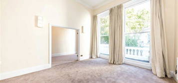 Flat to rent in Cornwall Gardens, London SW7