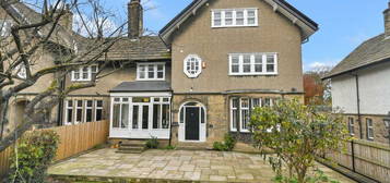 6 bedroom semi-detached house