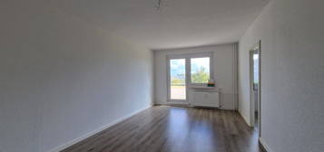 300 EUR bis 15.12.2024 Gratis-Gutschein***Frisch renovierte 4-Zimmer-Wohnung mit Dusche und Balkon!