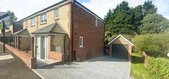 3 bedroom semi-detached house to rent