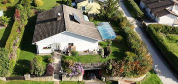 Charmanter Bungalow mit Pool und Sauna in traumhafter Ruhelage