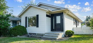 16267 E 5th St SW, Calgary, AB T2Y 1Y3